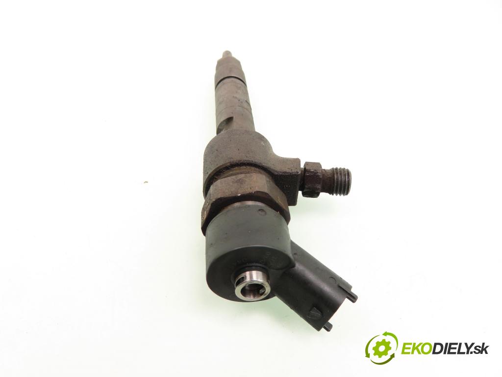 FIAT BRAVO I (182_) HB 2000 74,00 1.9 JTD - 182 B9.000 1910,00 vstrekovač 0445110068  (Vstrekovač paliva)