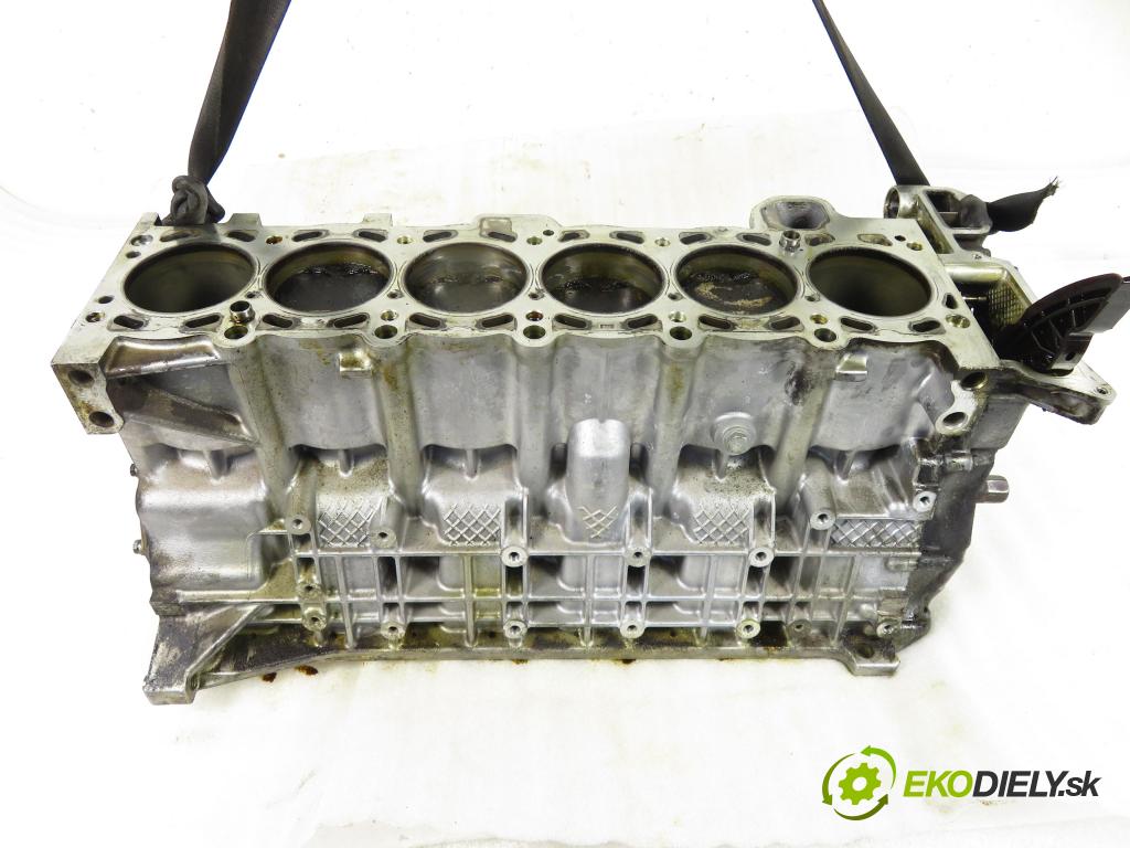 BMW 5 Touring (E39) KOMBI 2000 125,00 520 i - M54 B22 (226S1) 2171,00 JEDNOTKA: motora 7502903; M54B22 (Blok motoru)