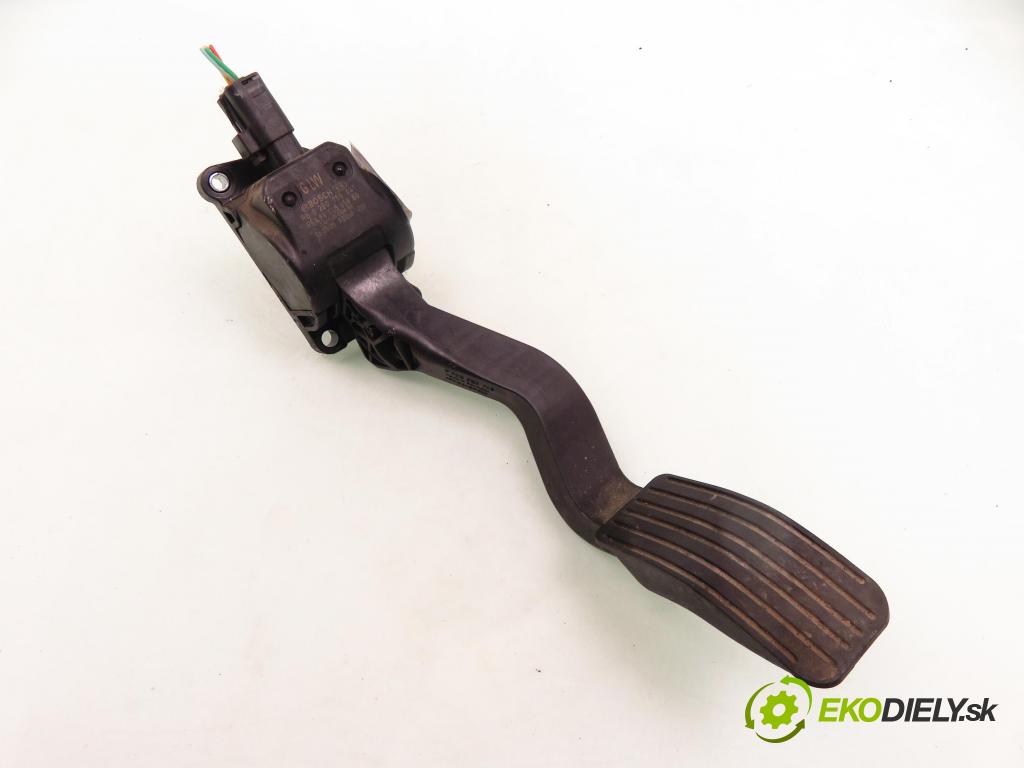 CITROEN C4 coupe (LA_) COUPE 2006 66,00 1.6 HDi - 9HX (DV6ATED4) 1560,00 Potenciometer plynu 0280755041 ; 9680565880 (Potenciometer plynového pedálu)