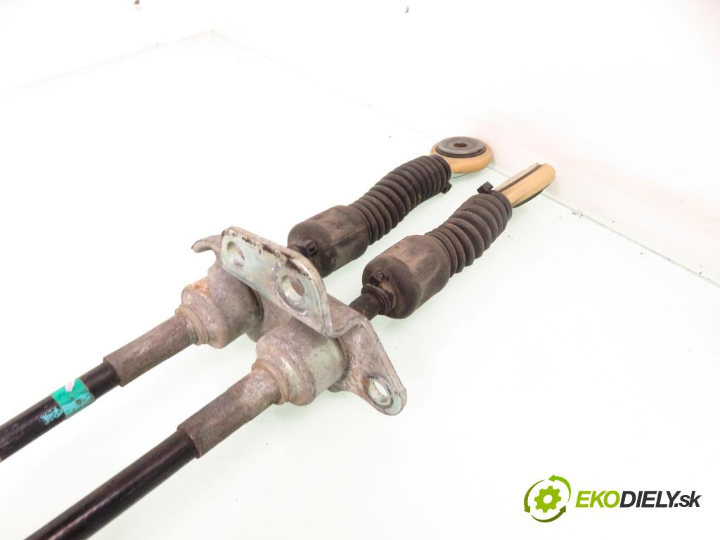 TOYOTA YARIS (_P9_) HB 2006 51,00 1.0 VVT-i (KSP90_) - 1KR-FE 998,00 ZVEDÁK: 335300D040