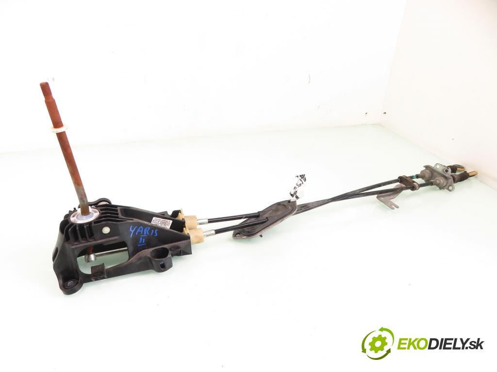 TOYOTA YARIS (_P9_) HB 2006 51,00 1.0 VVT-i (KSP90_) - 1KR-FE 998,00 ZVEDÁK: 335300D040