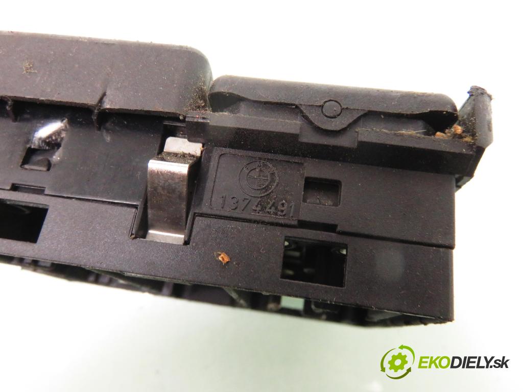 BMW 5 Touring (E34) KOMBI 1996 110,00 520 i - M50 B20 (206S2) 1991,00 Panel ovládaní oken 1374491