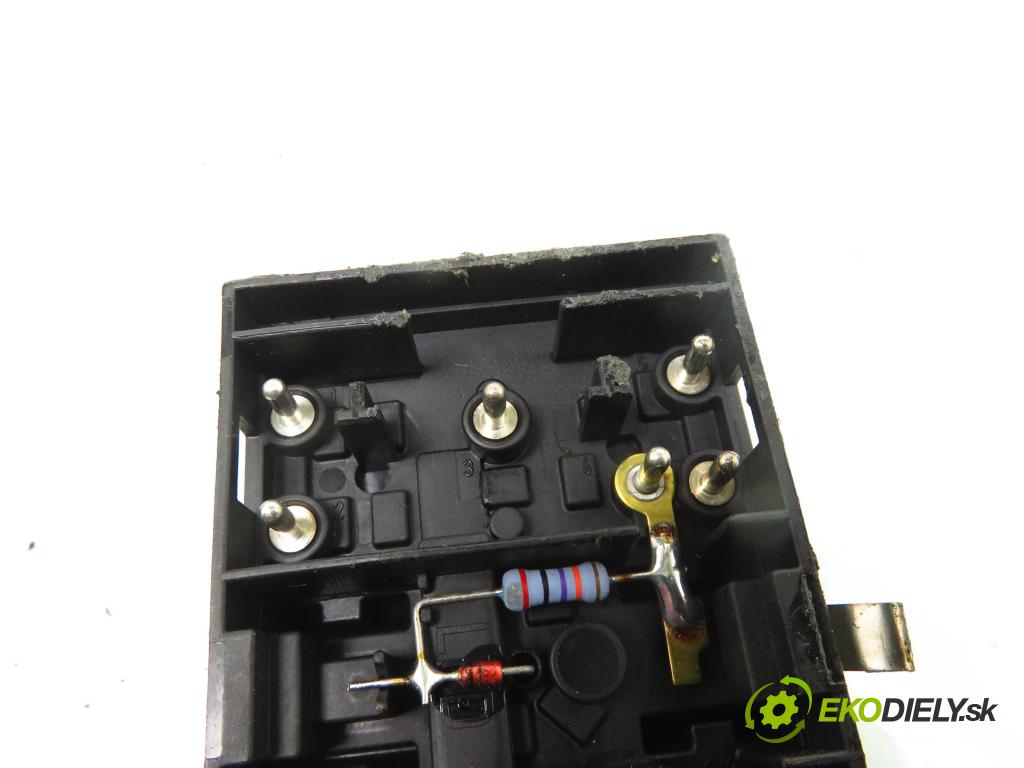 BMW 5 Touring (E34) KOMBI 1996 110,00 520 i - M50 B20 (206S2) 1991,00 Panel ovládania okien 1374491