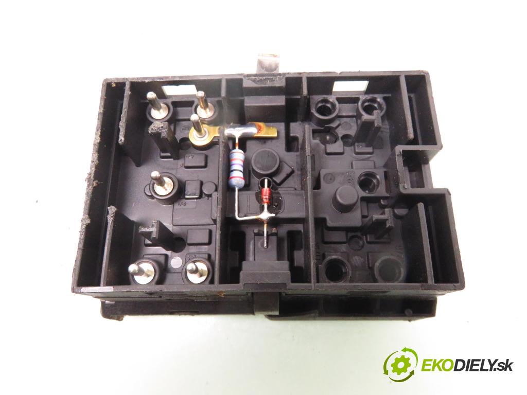 BMW 5 Touring (E34) KOMBI 1996 110,00 520 i - M50 B20 (206S2) 1991,00 Panel ovládania okien 1374491