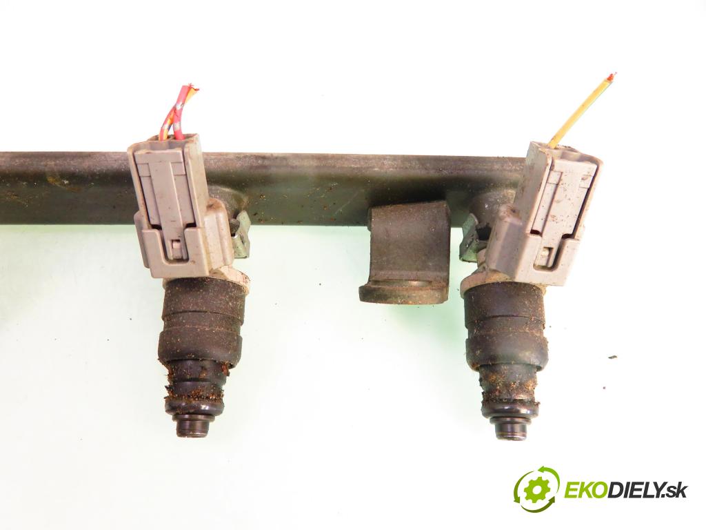 SMART FORFOUR (454) HB 2004 70,00 1.3 (454.031) - M 135.930 1332,00 lišta vstřikovací  (Vstřikovací lišta)