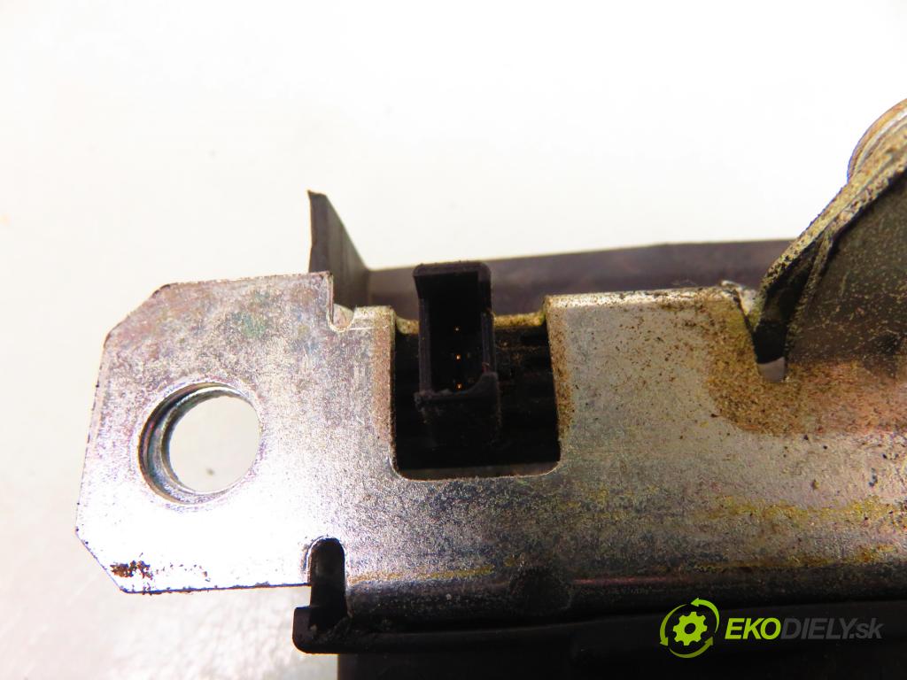 VW POLO (9N_) HB 2001 40,00 1.2 6V 54 - AWY 1198,00 zámok dveří kufr EL. 6Q6827505B