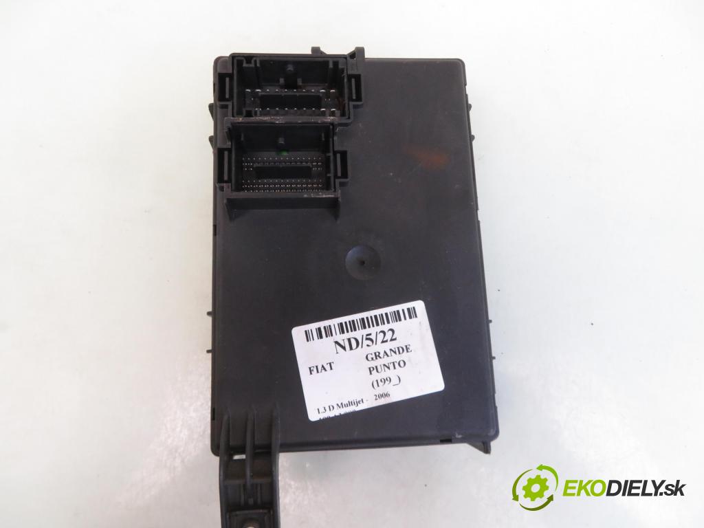 FIAT GRANDE PUNTO (199_) HB 2006 66,00 1.3 D Multijet 90 - 199 A3.000 1248,00 Skrinka POJISTKY: 00517817580