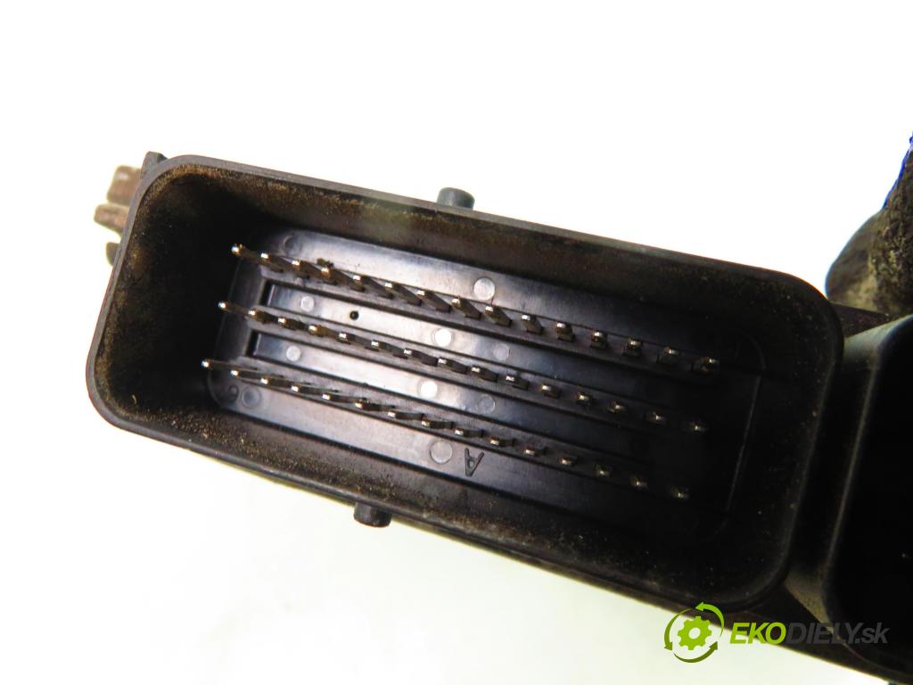 RENAULT CLIO II (BB_, CB_) HB 2000 55,00 1.4 (B/CB0C) - E7J 634 1390,00 řídící jednotka motora S110030314A; 8200019639; 7700110471