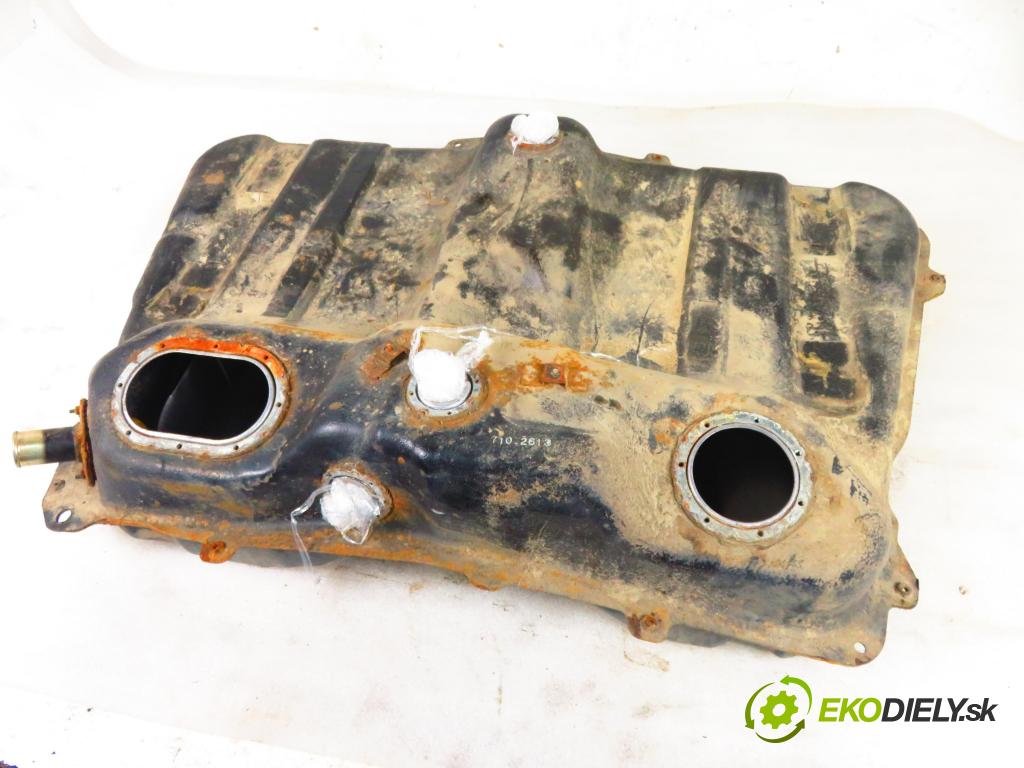 TOYOTA RAV 4 I (_A1_) TERENOWY 2000 99,00 2.0 16V DOHC 4WD 135 - 3S-FE 1998,00 Nádržka paliva benzín 