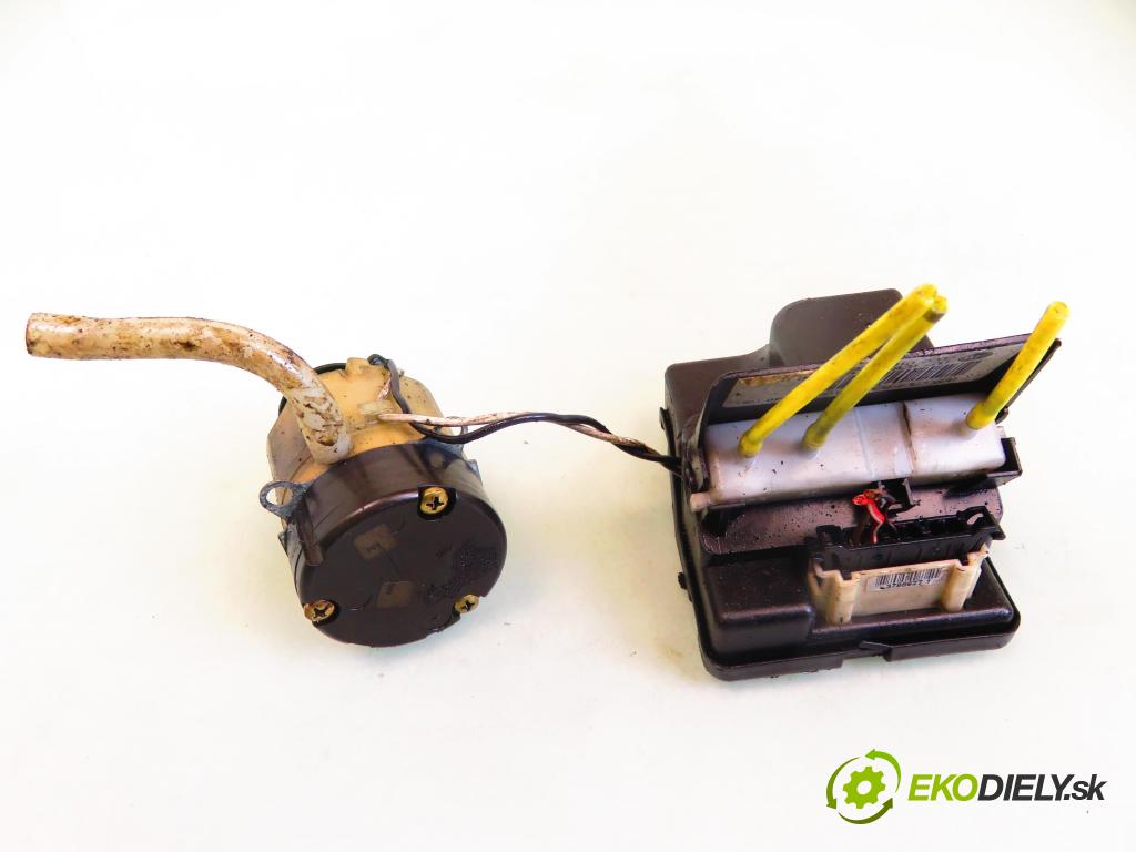 MERCEDES-BENZ KLASA A (W168) HB 1999 60,00 1.4 A 140 82 - M 166.940 1397,00 motorek zámku centrálního 1688000348