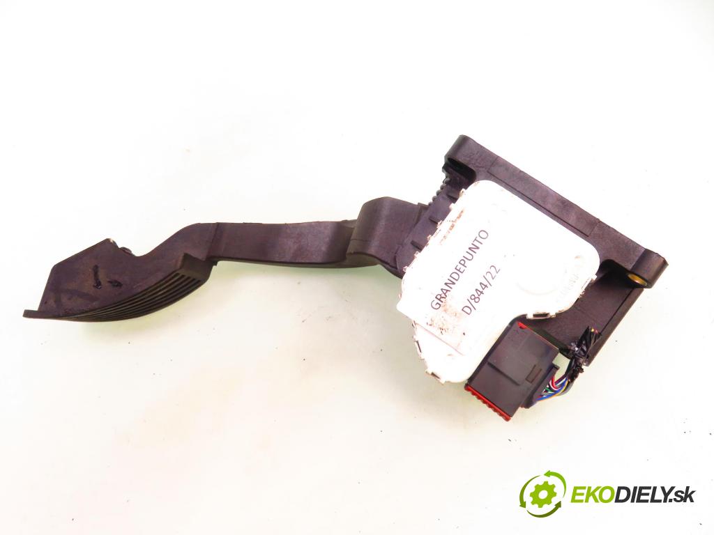 FIAT GRANDE PUNTO (199_) HB 2011 48,00 1.2 - 199 A4.000 1242,00 Potenciometer plynu  (Potenciometer plynového pedálu)