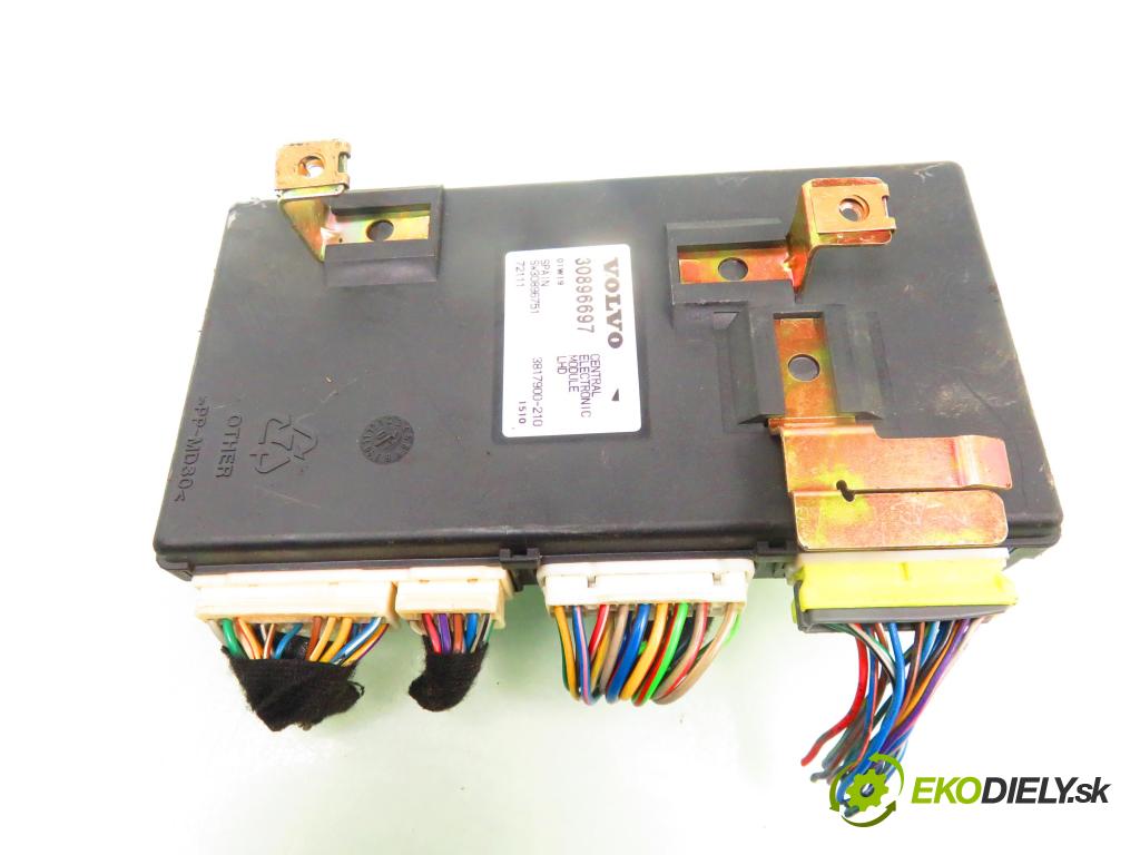 VOLVO 850 Kombi (LW) KOMBI 1995 103,00 2.4 - B 5252 2435,00 MODUL komfortu 30896697