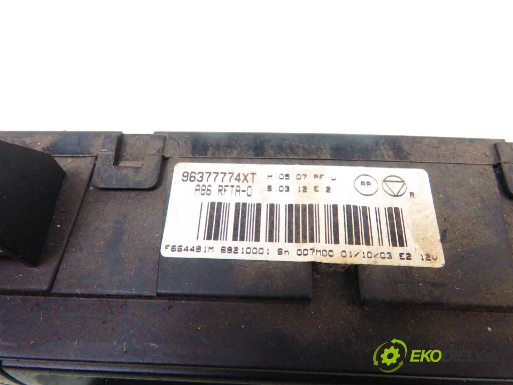 CITROEN C3 I (FC_) HB 2003 66,00 1.4 16V HDi - 8HY (DV4TED4) 1398,00 Panel kúrenia KLIMATRONIK 96377774XT