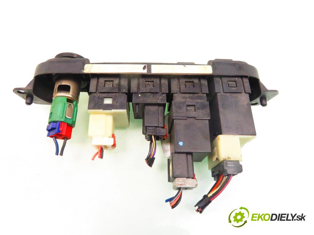 CHRYSLER PT CRUISER (PT_) MINIVAN 2000 104,00 2 - ECC 1996,00 prepínač ohrievania, vyhrievania okien 04671622AD