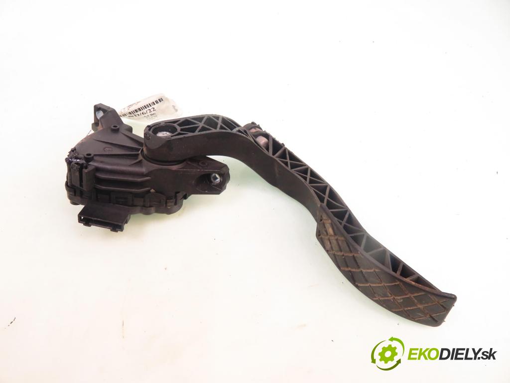 AUDI A4 Avant (8E5, B6) KOMBI 2002 96,00 2 - ALT 1984,00 Potenciometer plynu 8E1723523C ; 6PV00837500 (Potenciometer plynového pedálu)