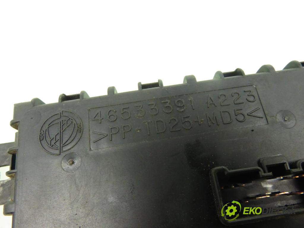 FIAT BRAVO I (182_) HB 2000 60,00 1.2 16V 80 - 182 B2.000 1242,00 Skrinka POJISTKY: 46533391