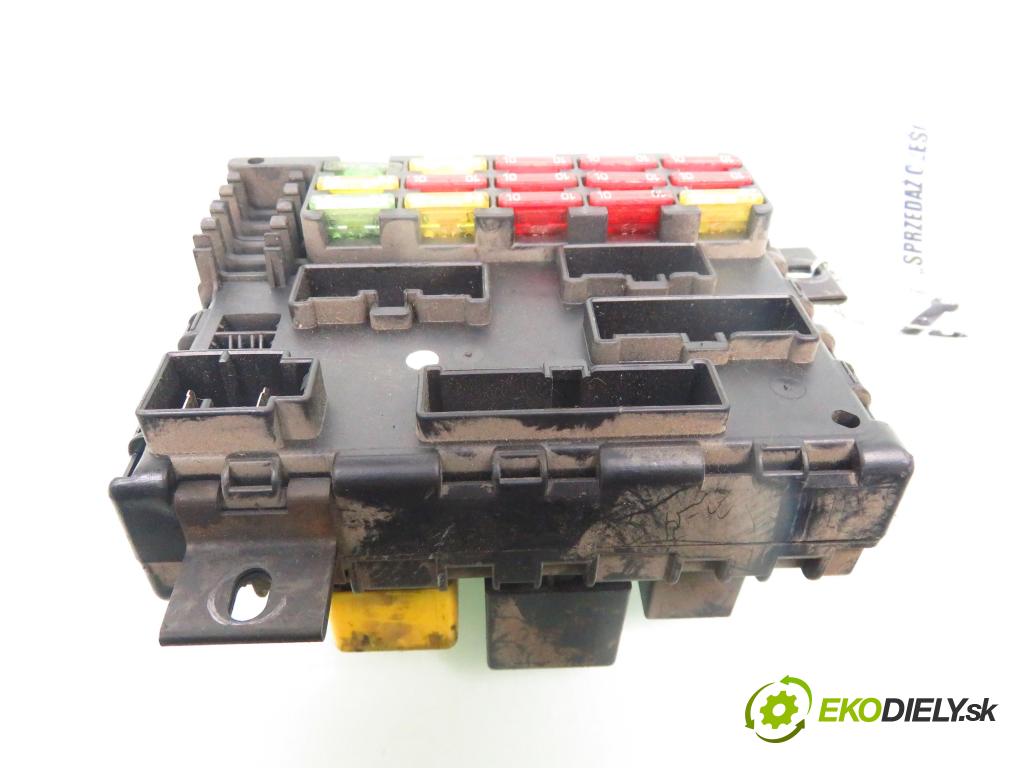 FIAT BRAVO I (182_) HB 2000 60,00 1.2 16V 80 - 182 B2.000 1242,00 Skrinka POJISTKY: 46533391