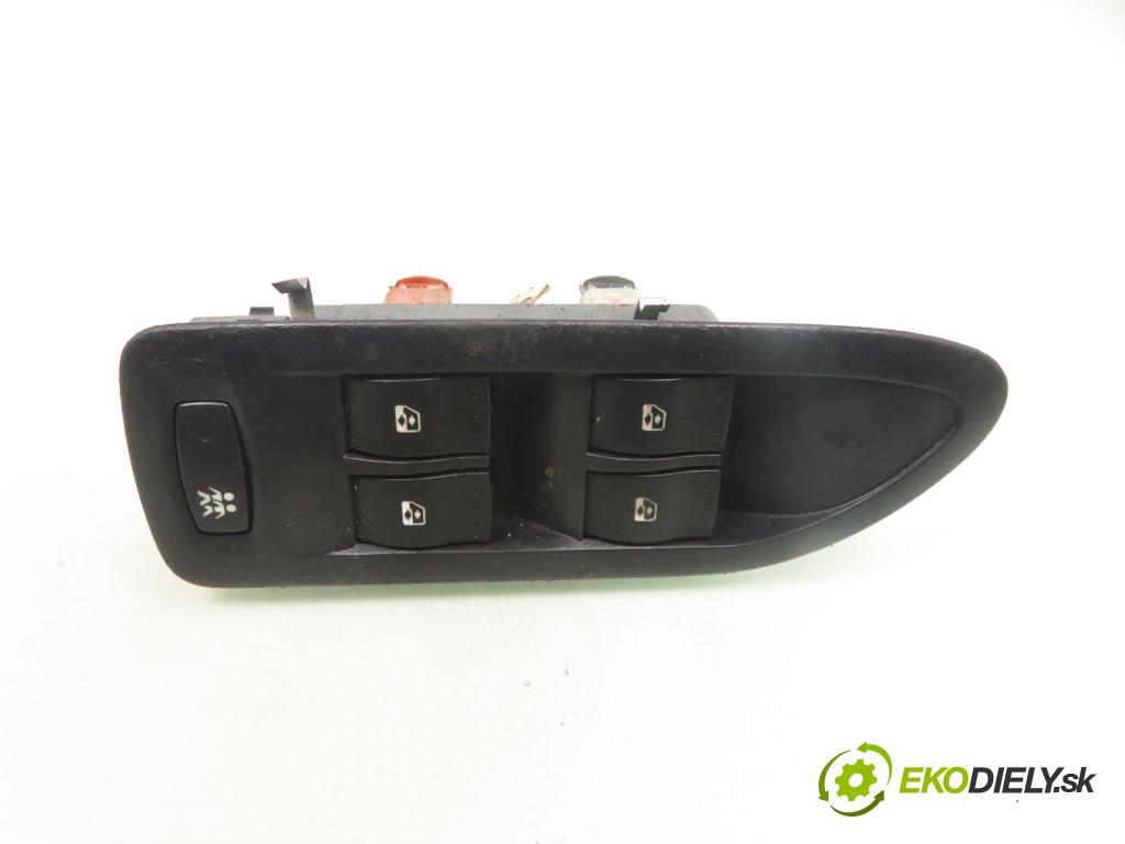 RENAULT LAGUNA II Grandtour (KG0/1_) KOMBI 2003 88,00 1.9 dCi 120 - F9Q 750 1870,00 Panel ovládania okien