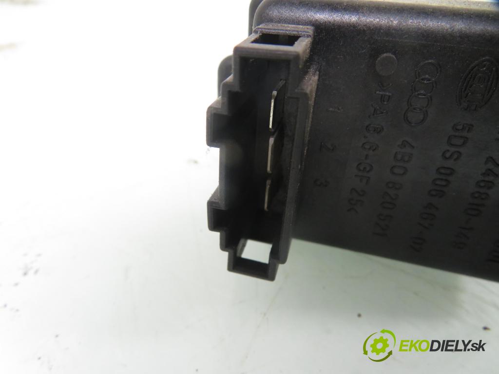 AUDI A6 Avant (4B5, C5) KOMBI 2000 121,00 2.4 - AML 2393,00 rezistor / reostat kúrenia 4B0820521