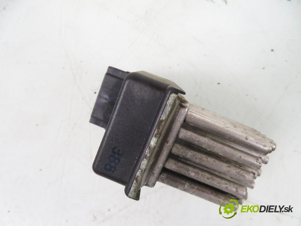 AUDI A6 Avant (4B5, C5) KOMBI 2000 121,00 2.4 - AML 2393,00 rezistor / reostat kúrenia 4B0820521