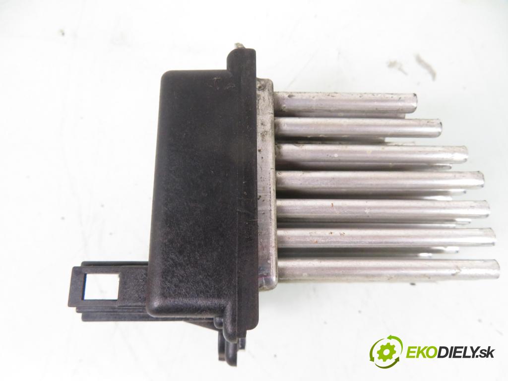 AUDI A6 Avant (4B5, C5) KOMBI 2000 121,00 2.4 - AML 2393,00 rezistor / reostat kúrenia 4B0820521