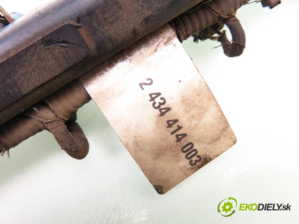 FIAT BRAVA (182_) HB 1999 60,00 1.2 16V 80 - 182 B2.000 1242,00 lišta vstřikovací 2434414003 (Vstřikovací lišta)