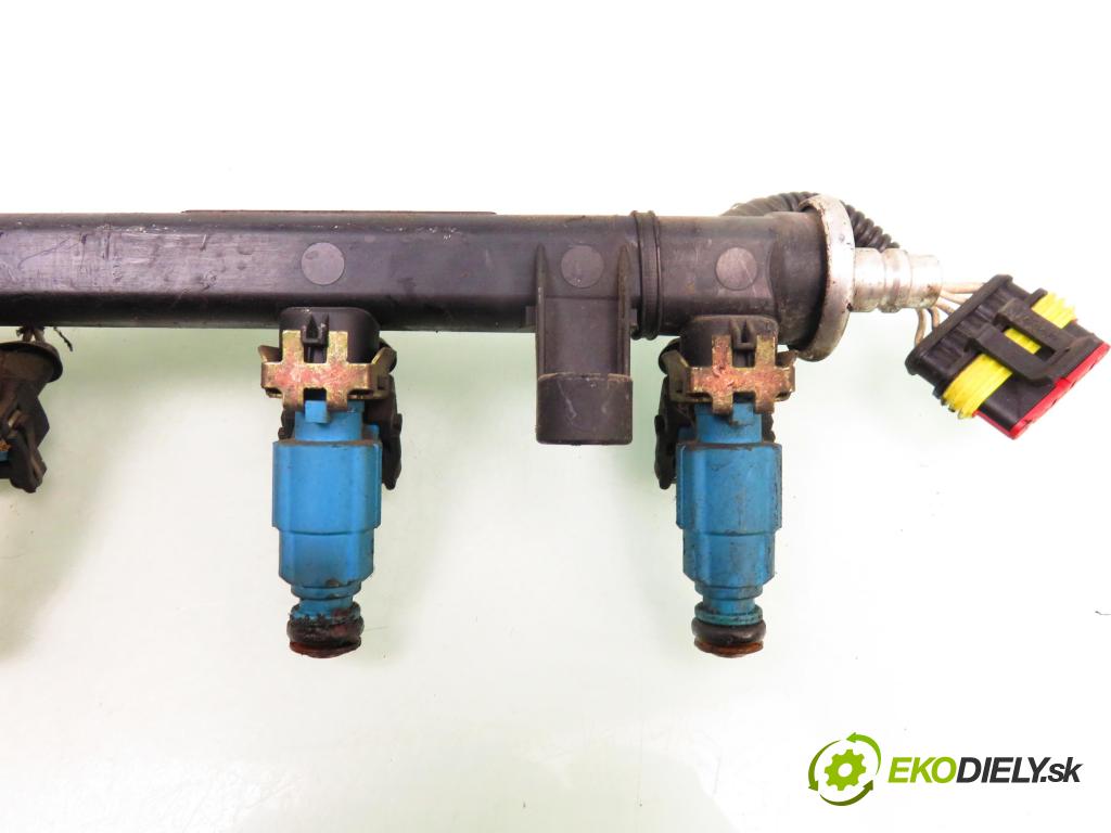 FIAT BRAVA (182_) HB 1999 60,00 1.2 16V 80 - 182 B2.000 1242,00 lišta vstřikovací 2434414003 (Vstřikovací lišta)