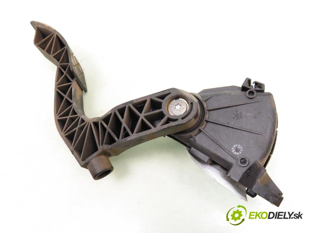 AUDI A6 (4B2, C5) SEDAN 2003 125,00 2.4 - BDV 2393,00 Potenciometer plynu 8D1721523E ; 6PV00837503 (Potenciometer plynového pedálu)