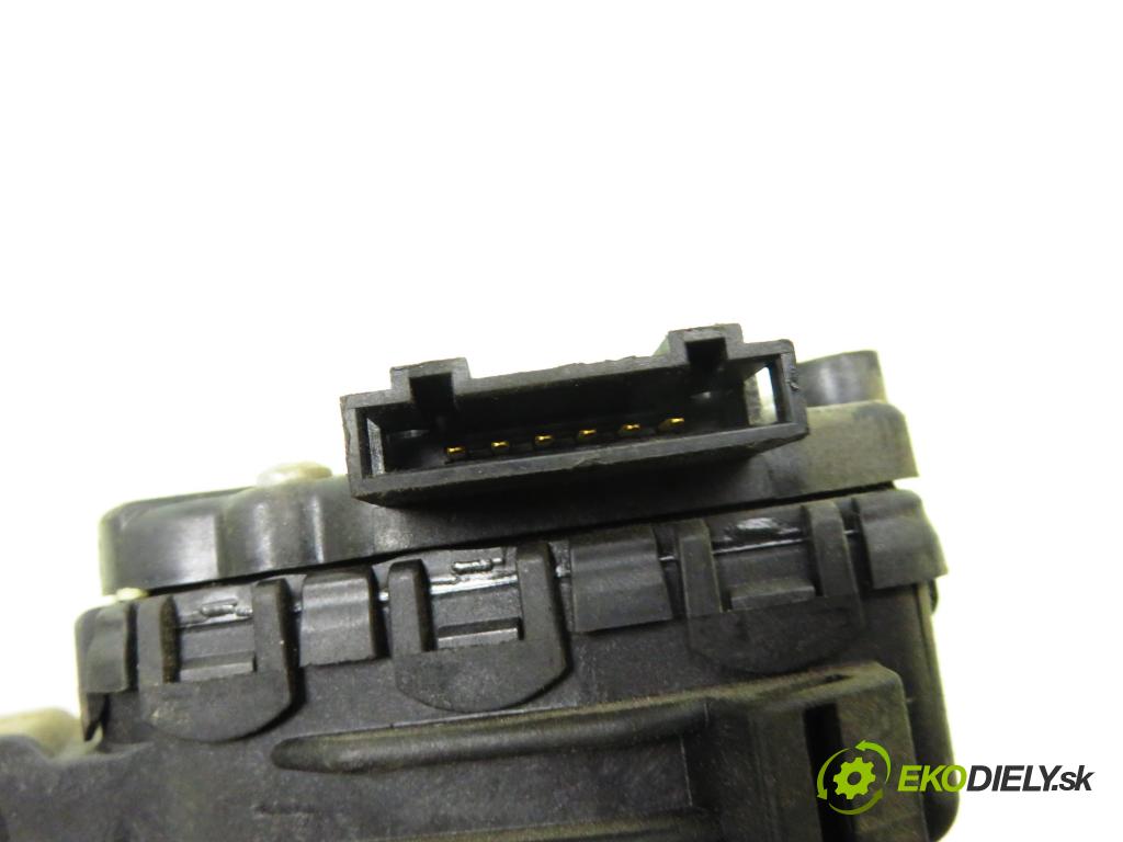 AUDI A6 (4B2, C5) SEDAN 2003 125,00 2.4 - BDV 2393,00 Potenciometer plynu 8D1721523E ; 6PV00837503 (Potenciometer plynového pedálu)