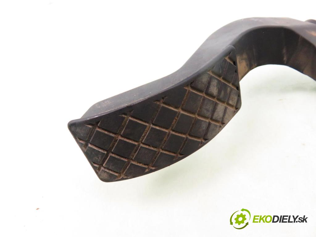 AUDI A6 (4B2, C5) SEDAN 2003 125,00 2.4 - BDV 2393,00 Potenciometer plynu 8D1721523E ; 6PV00837503 (Potenciometer plynového pedálu)