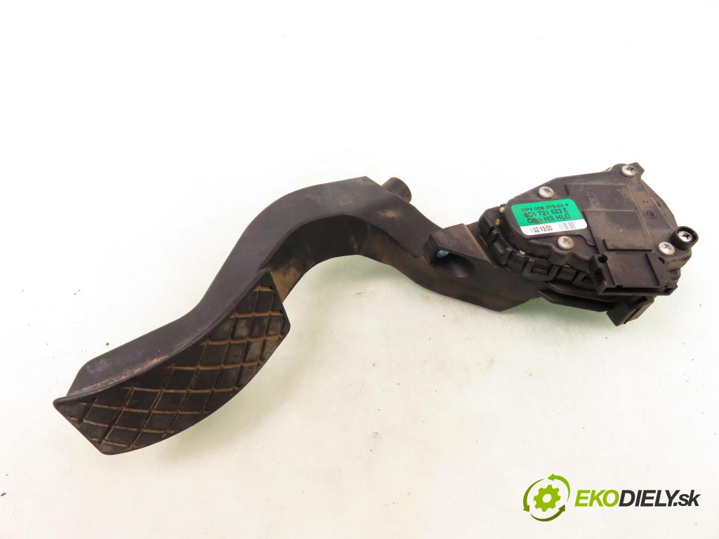 AUDI A6 (4B2, C5) SEDAN 2003 125,00 2.4 - BDV 2393,00 Potenciometer plynu 8D1721523E ; 6PV00837503 (Potenciometer plynového pedálu)