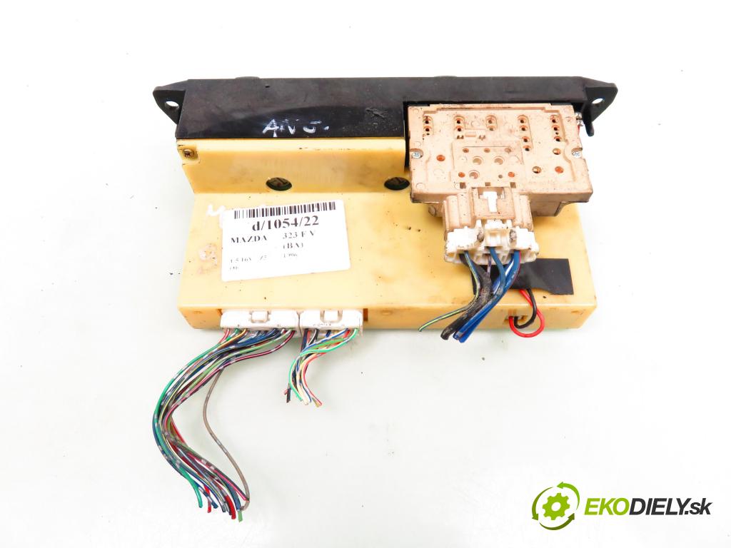 MAZDA 323 F V (BA) HB 1996 65,00 1.5 16V 88 - Z5-DE 1489,00 Panel kúrenia KLIMATIZACE: