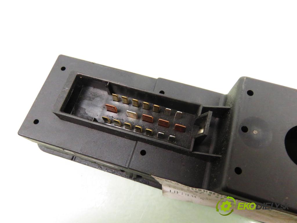 SAAB 9000 LIFTBACK 1995 125,00 2.3 -16 CSE Eco Power 170 - B234E 2290,00 Panel ovládania okien 4519120 ; 4519146