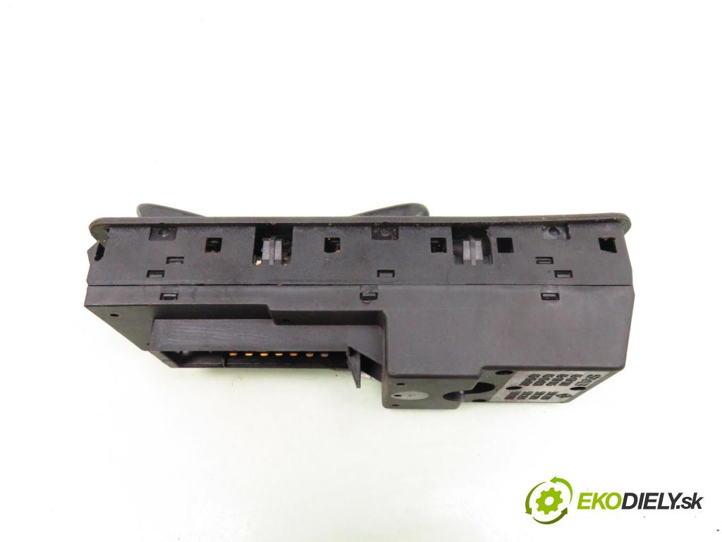 SAAB 9000 LIFTBACK 1995 125,00 2.3 -16 CSE Eco Power 170 - B234E 2290,00 Panel ovládania okien 4519120 ; 4519146