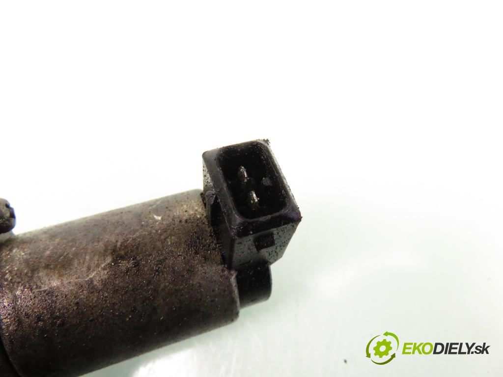 VOLVO V40 Kombi (645) KOMBI 1998 147,00 1.9 T4 - B 4194 T 1855,00 Motorček krokový  (Motorček krokový)