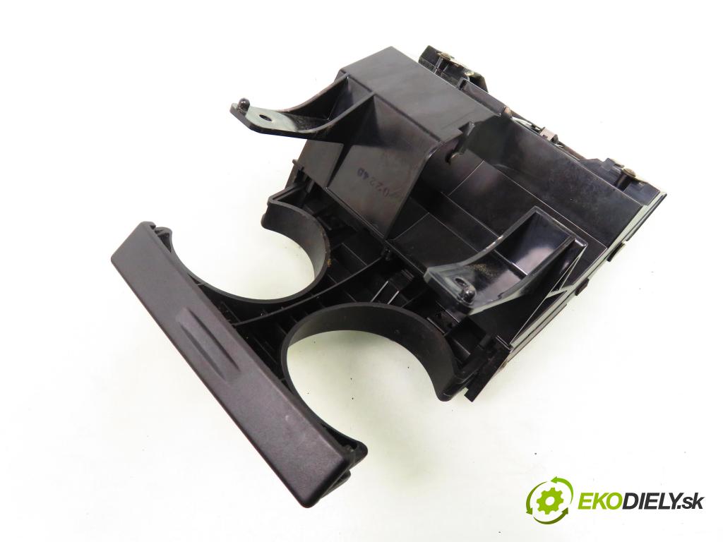 HONDA LEGEND III (KA) SEDAN 2000 153,00 3.5 i 24V (KA9) - C35A2 3474,00 Držiak na nápoje  (Úchyty, držiaky na nápoje)