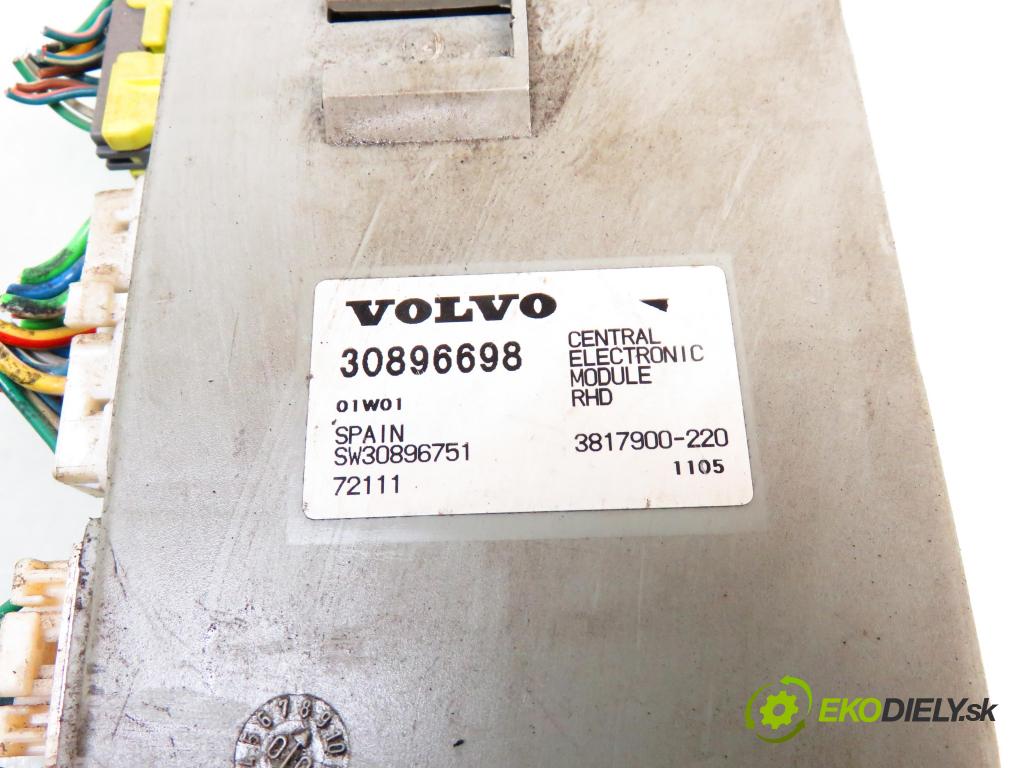 VOLVO V40 Kombi (645) KOMBI 2003 90,00 1.8 122 - B 4184 S2 1783,00 MODUL komfortu 30896698; 3817900220