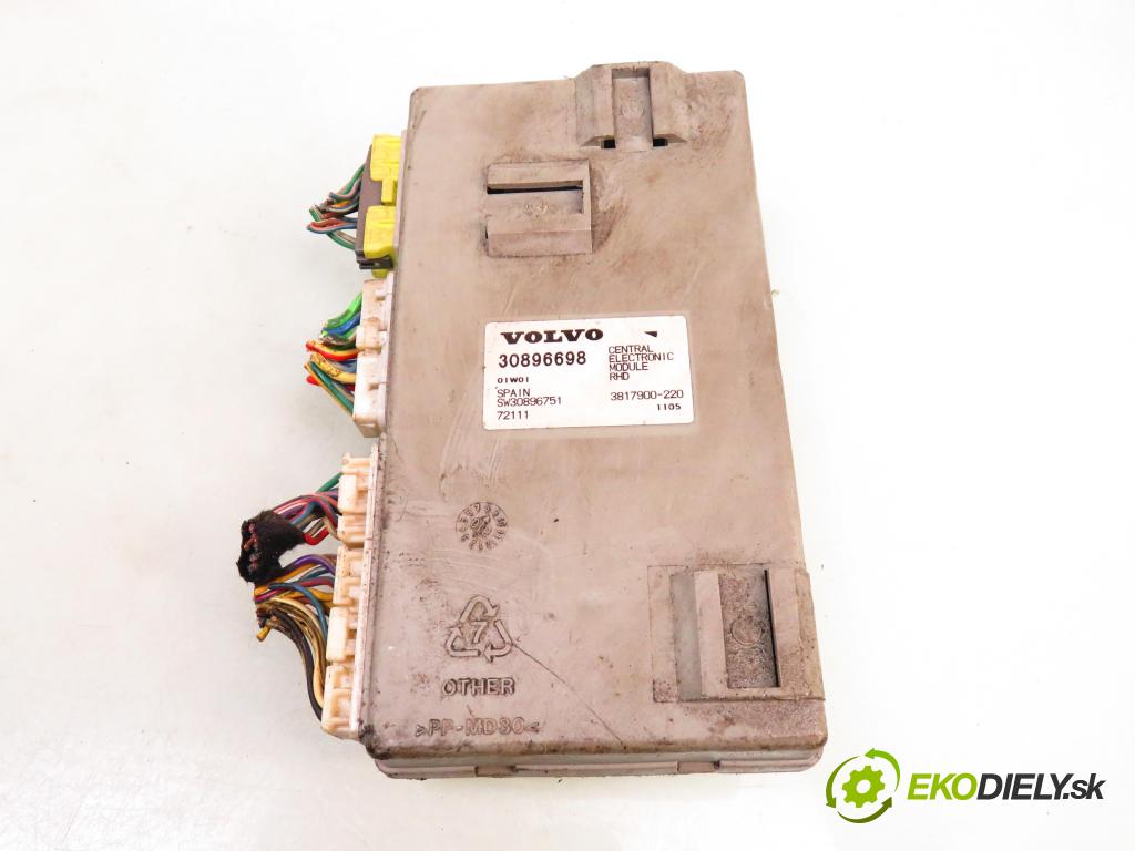 VOLVO V40 Kombi (645) KOMBI 2003 90,00 1.8 122 - B 4184 S2 1783,00 MODUL komfortu 30896698; 3817900220