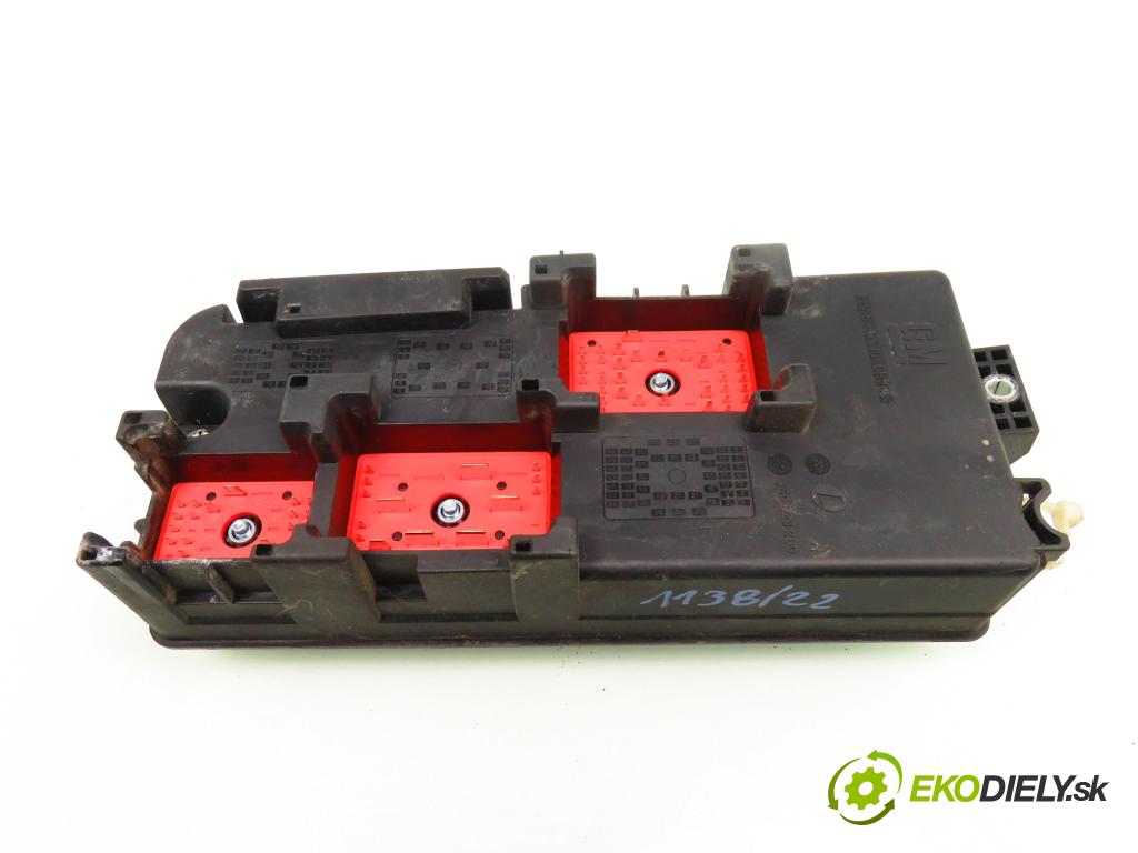 OPEL SIGNUM HB 2003 114,00 2.2 direct - Z 22 YH 2198,00 Skrinka POJISTKY: 13144711 ; 519068019
