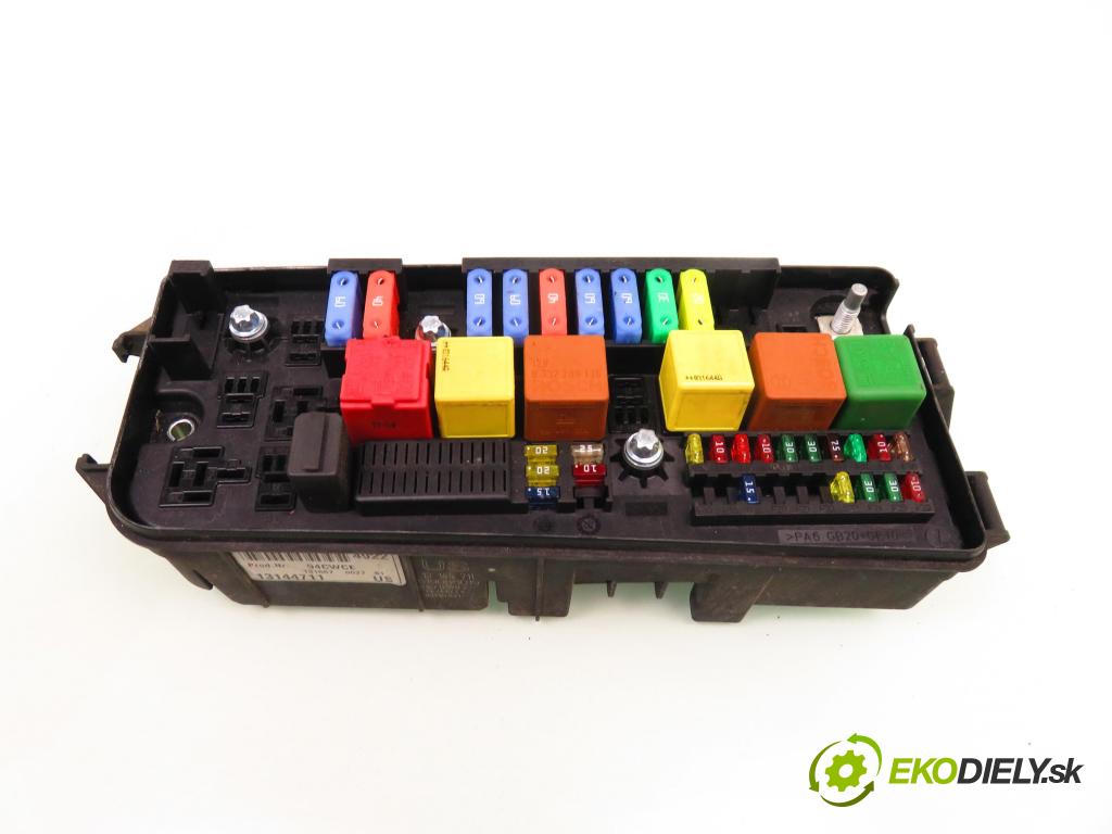 OPEL SIGNUM HB 2003 114,00 2.2 direct - Z 22 YH 2198,00 Skrinka POJISTKY: 13144711 ; 519068019