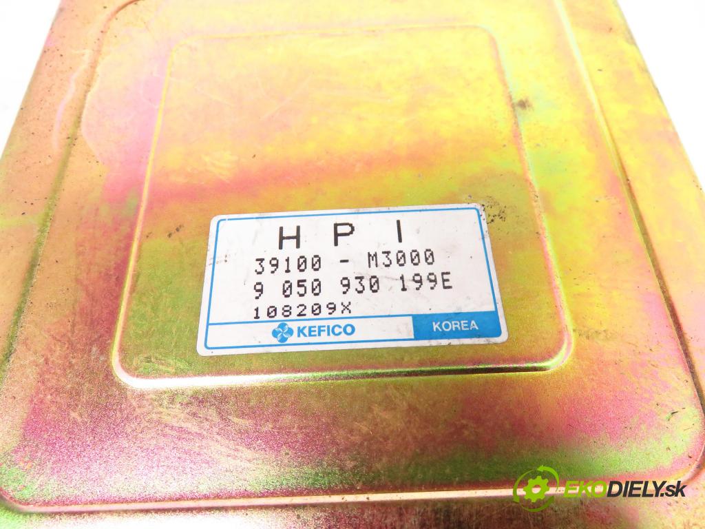 HYUNDAI SANTAMO MINIVAN 2000 77,00 2 - G4CP 1997,00 řídící jednotka motora 39100M3000