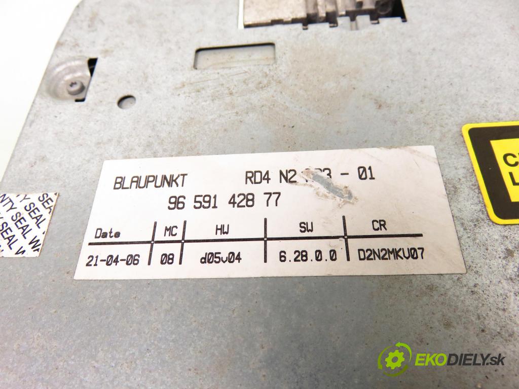 PEUGEOT 407 (6D_) SEDAN 2006 100,00 2.0 HDi 135 - RHR 1997,00 RADIO CD 9659142877