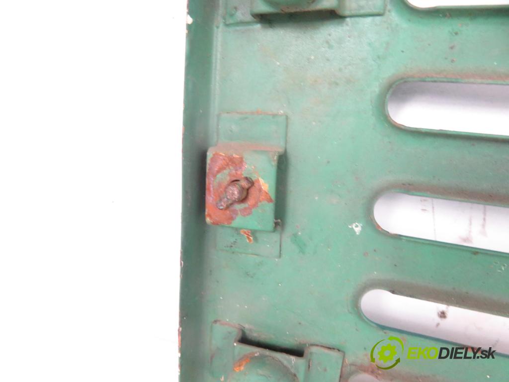 FSC STAR 742 4X2 KABINA/PLATFORMA 1997 80,00 4CT107 4360,00 Mriežka / maska