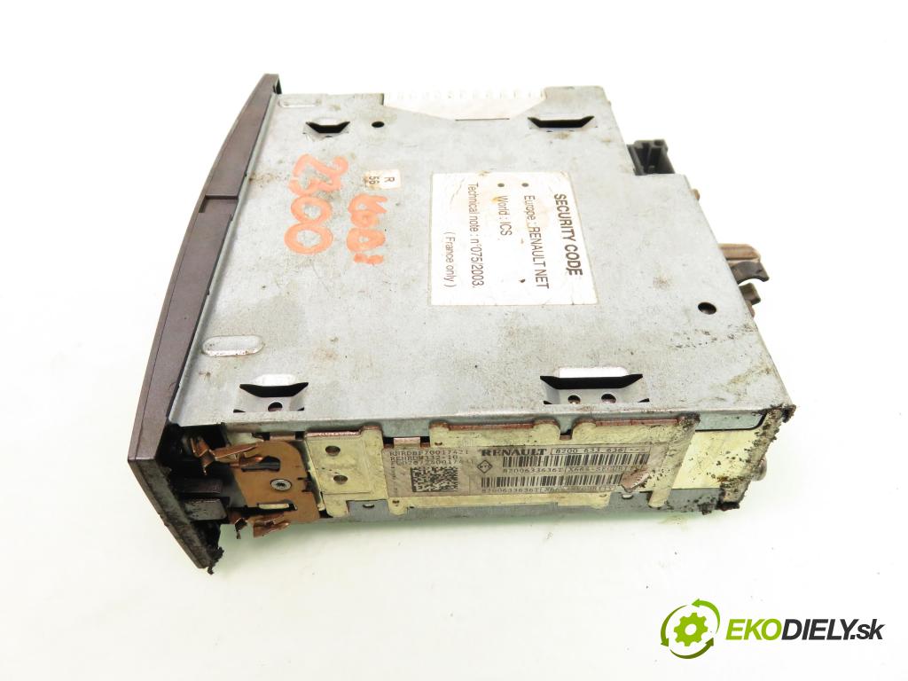 RENAULT MEGANE II (BM0/1_, CM0/1_) HB 2004 60,00 1.5 dCi 82 - K9K 722 1461,00 RADIO CD 8200633636; 8200633636T
