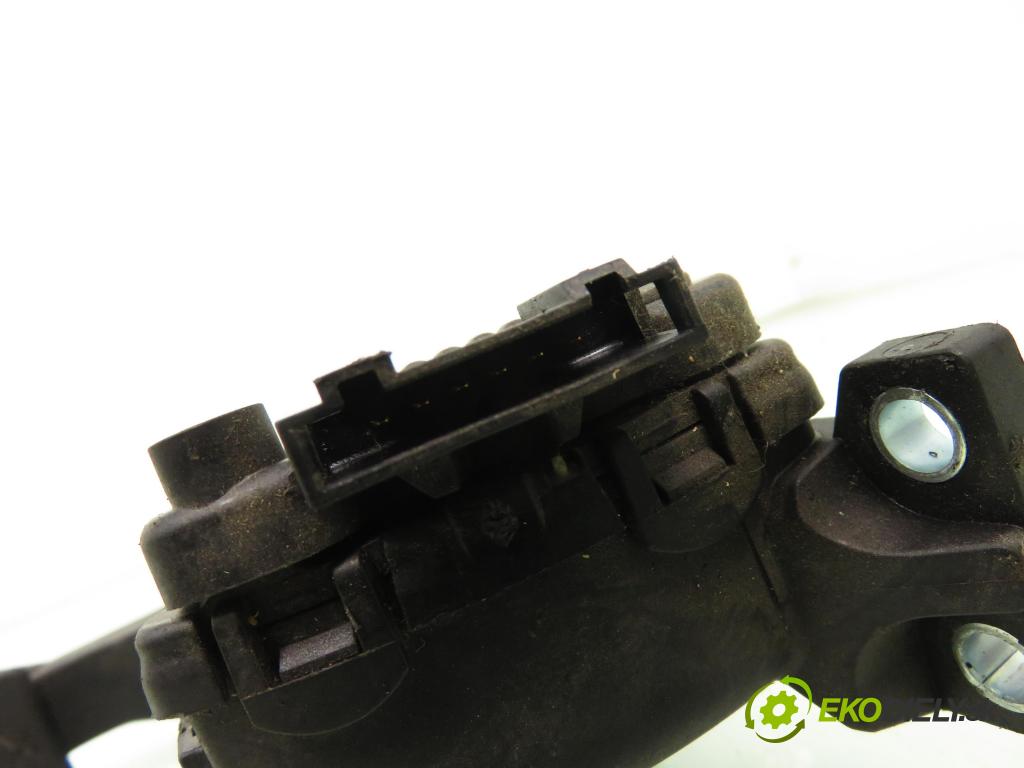 AUDI A2 (8Z0) HB 2003 81,00 1.6 FSI - BAD 1598,00 Potenciometer plynu 8Z1721523E ; 6PV00802615 (Pedále)