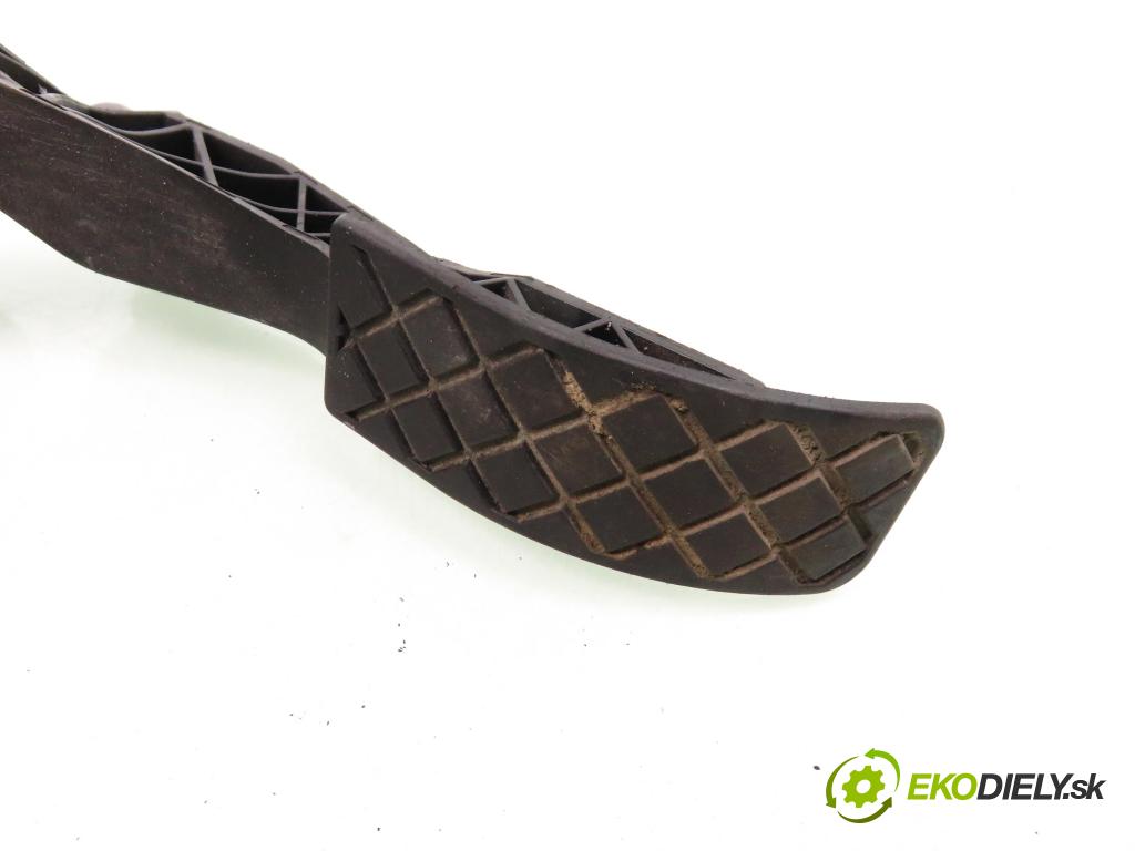 AUDI A2 (8Z0) HB 2003 81,00 1.6 FSI - BAD 1598,00 Potenciometer plynu 8Z1721523E ; 6PV00802615 (Pedále)