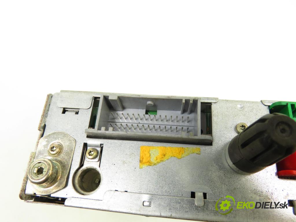 RENAULT LAGUNA II (BG0/1_) HB 2004 74,00 1.9 dCi 101 - F9Q 754 1870,00 čítač navigácie 8200163078A (Elektrosúčasti ostatné)