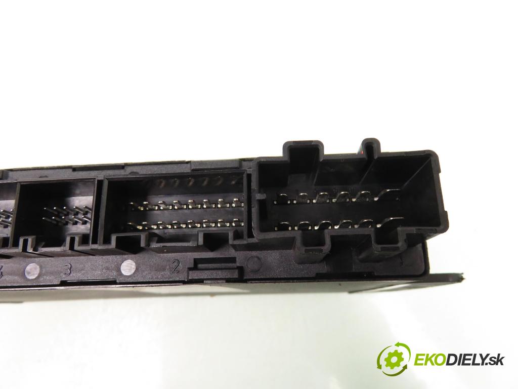 AUDI A2 (8Z0) HB 2003 81,00 1.6 FSI - BAD 1598,00 MODUL komfortu 8Z0959433AC ; 00002644B3