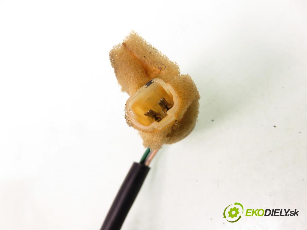DAIHATSU SIRION (M1) HB 2002 40,00 1.0 R3 54 - EJ-DE 989,00 svetlo bŕzd 28651255