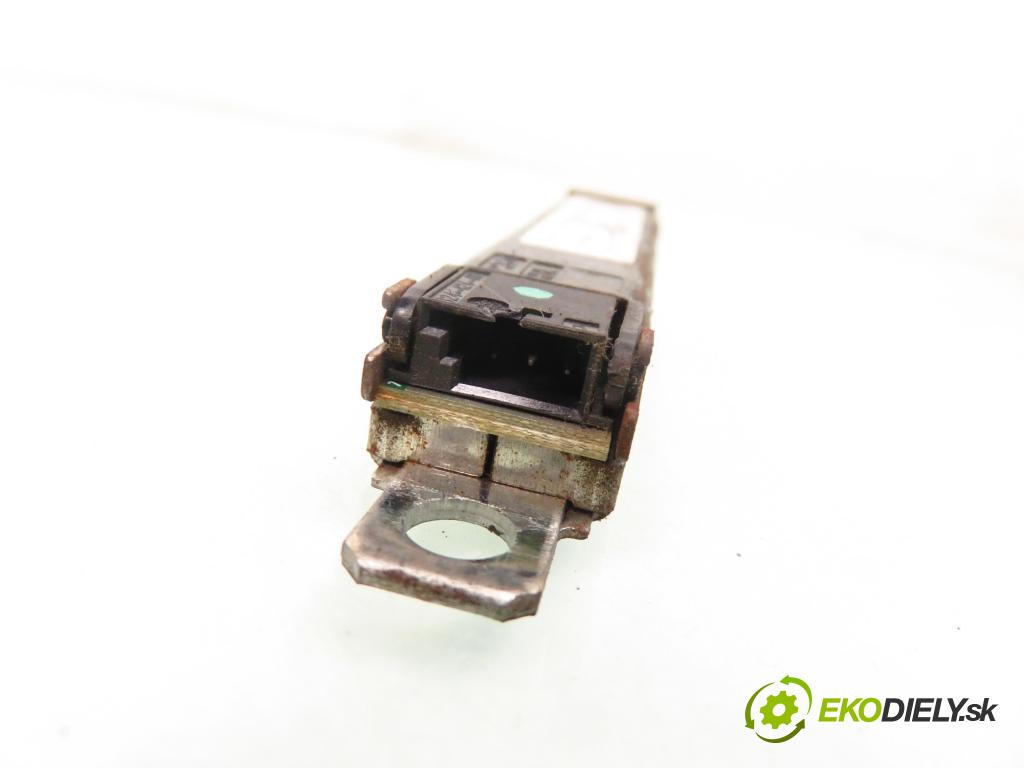 VW JETTA IV (162, 163, AV3, AV2) SEDAN 2011 77,00 1.6 TDI - CAYC 1598,00 zesilovač Antenní: 5C6035552A (Zesilovač)